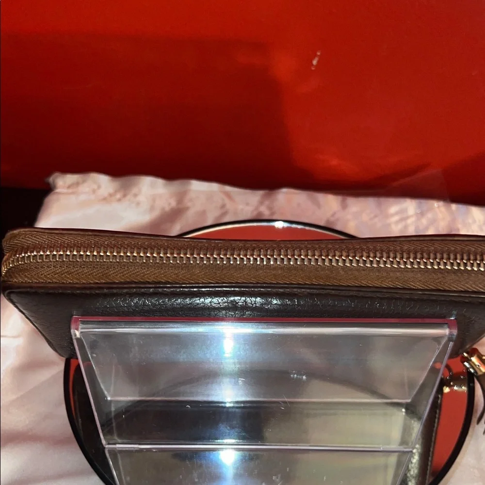 Gucci Dark Brown Leather Wallet in good used condition - Picture 11 of 12